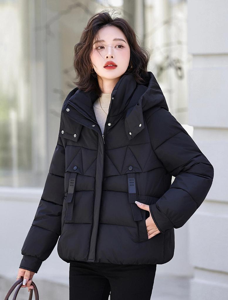 Dámská krátká větruodolná zateplená zimní bunda s kapucí a raglánovými rukávy