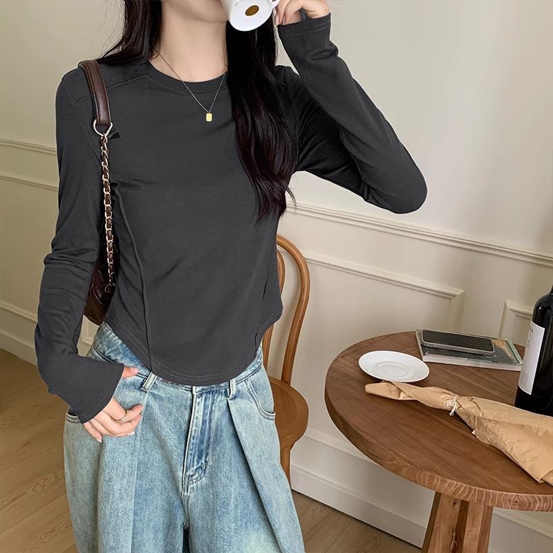 2024 Autumn and Winter New White Long-sleeved T-shirt for Women with Irregular Hem, Slim Fit, Stylish and Chic Top