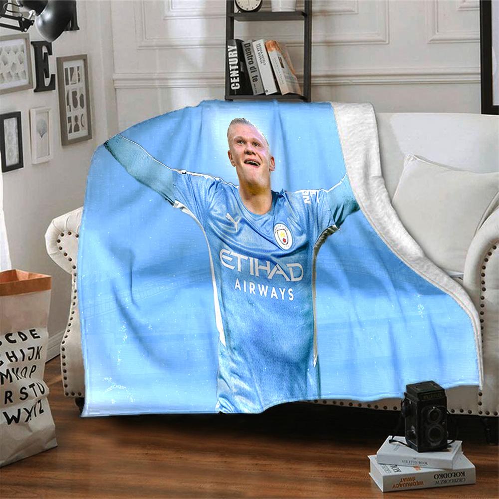 Haaland Spielerpose Flanelldecke, Weiches Polyester, Modernes Design, Ganzjahres für Camping, Reisen, Geschenke für Feiertage oder Geburtstage