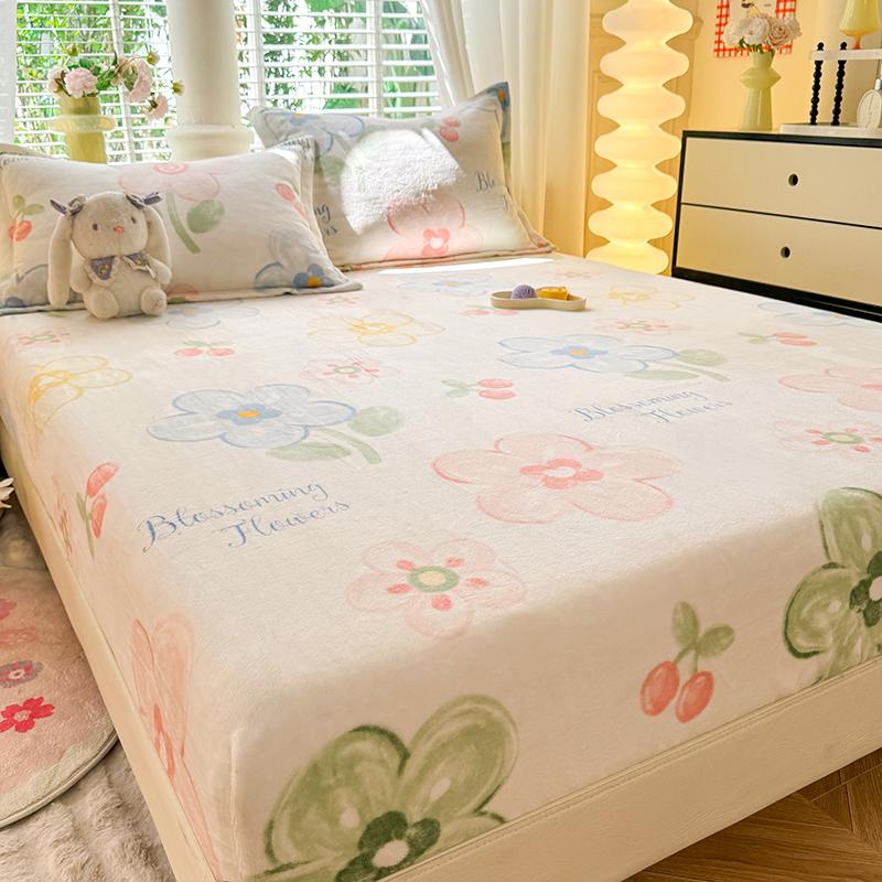 Soft Bedsheet Warmth Fitted Sheet Cartoon Style Bed Linen Velvet Bed Cover Sheets with Elastic Band Drap De Lit (No Pillowcase)