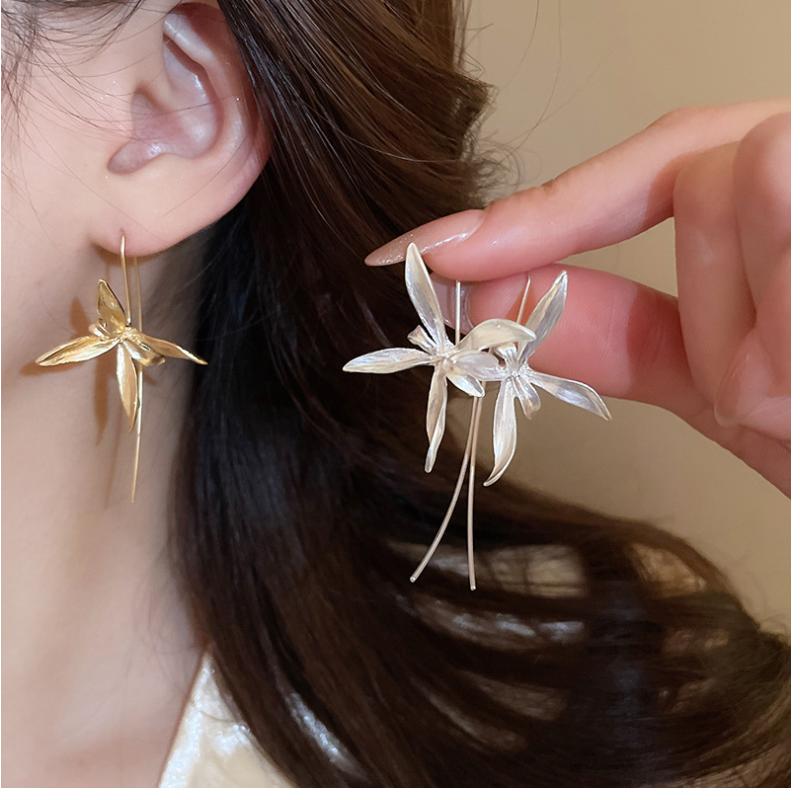 Exquisite Metal Petal Pendant Earrings for Women Chinese Style Blooming Flower Hook Earrings Temperament Girl Jewelry Gifts