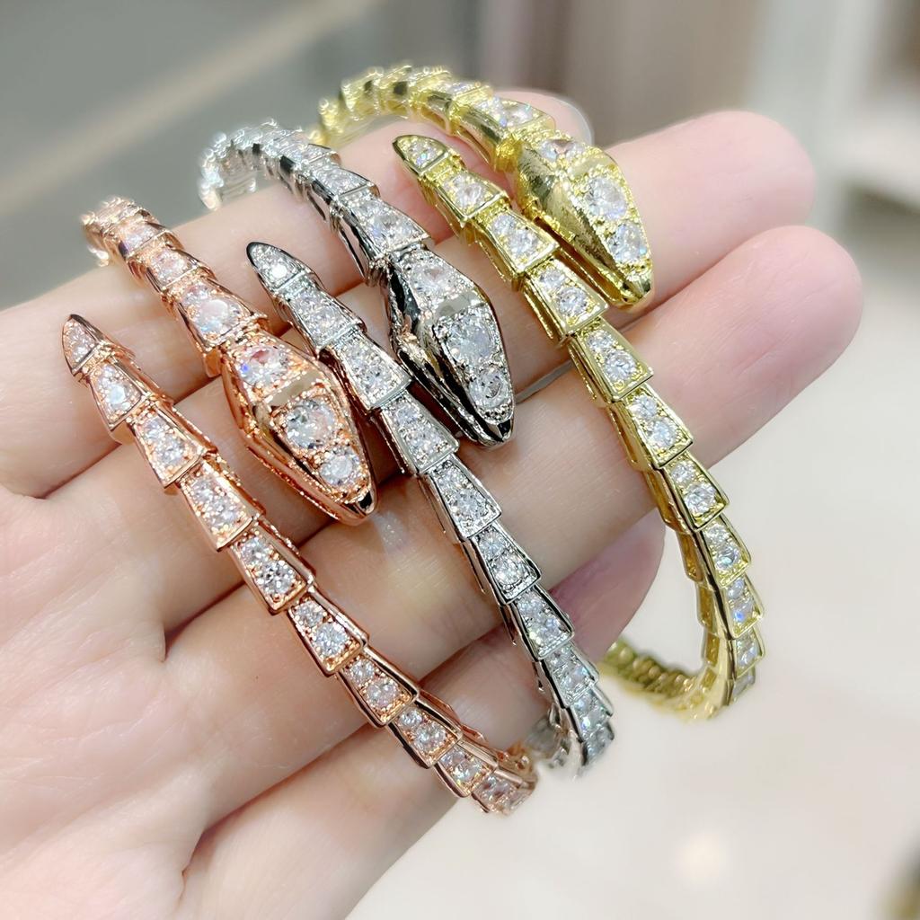 High End Mote, Lett Luksus, Høyt Benarmbånd med Trendy Åpning, Full av Zirkon Benform