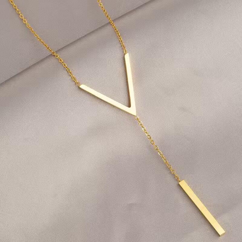 Women's Light Luxury Gold Titanium Steel Necklace - Non-fading, Versatile, High-end Fashion Clavicle Chain Choker.