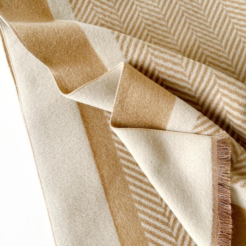 Literary and simple style shawl light luxury wool scarf afternoon nap air conditioner blanket dual-purpose autumn and winter scarf advanced sense