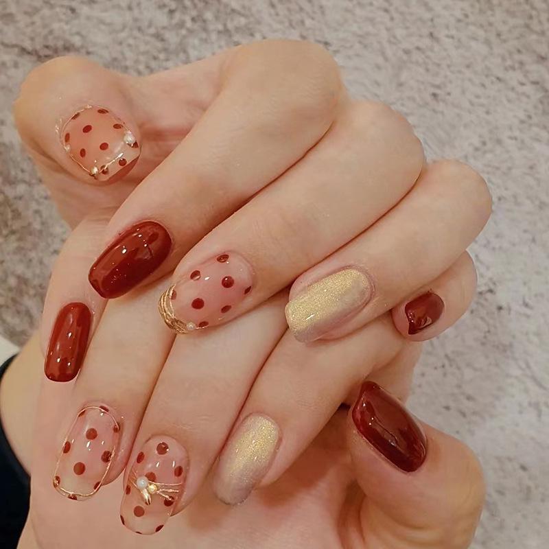 High-End Red Polka Dot Retro Whitening False Nail Tips