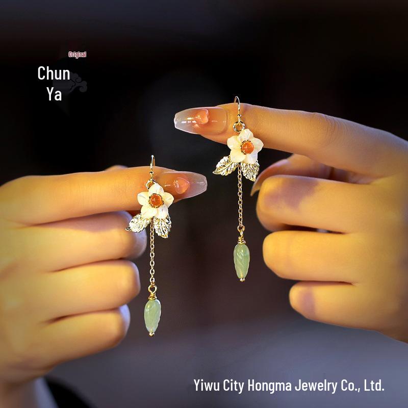 Elegant Ebony Flower Hairpin for Women – Ancient Style, High-End Feel, Simple Chinese Design, Perfect for Daily Use.