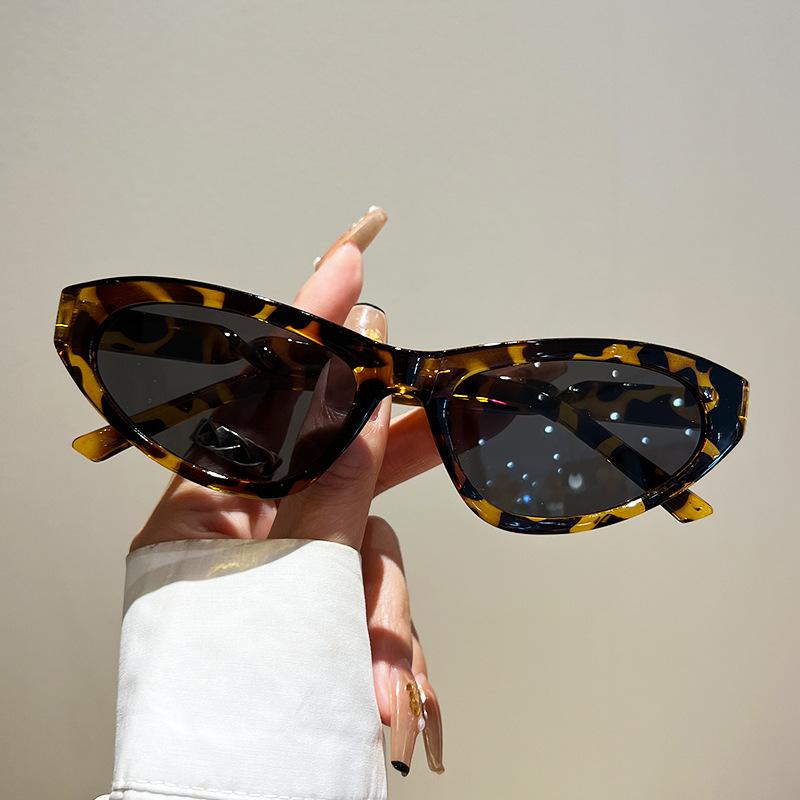 Fashion Vintage Cat Eye Sunglasses Women Men Trendy Punk Luxury Designer Retro Pink Bent Shade Small Frame