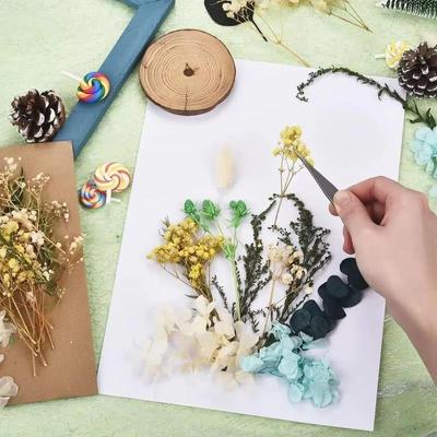 Decoração de casa – Flores e coroas artificiais