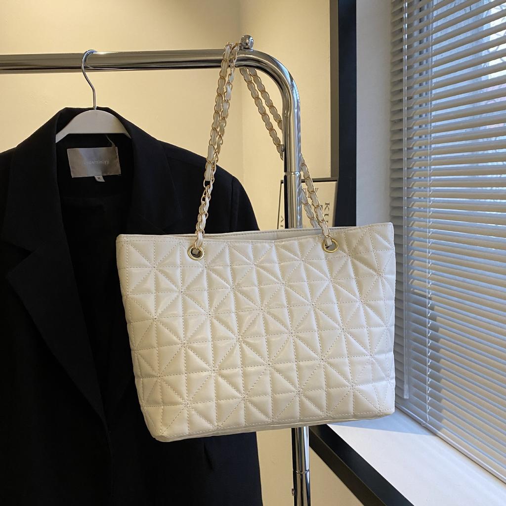 Versatile Foreign Style Chain Rhombus Indentation Tote Bag Women's Large-capacity Popular Trend Personalized Student Shoulder Bag