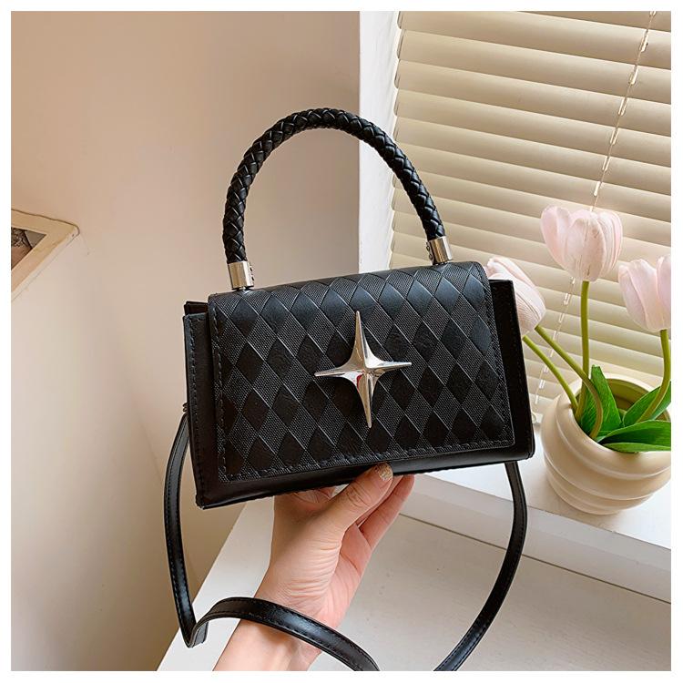 

Популярная в этом году модная женская темпераментная корейская версия ромбовидной маленькой сумки женская сумка 2024 новая сумка-мессенджер маленькая квадратная сумка чёрный