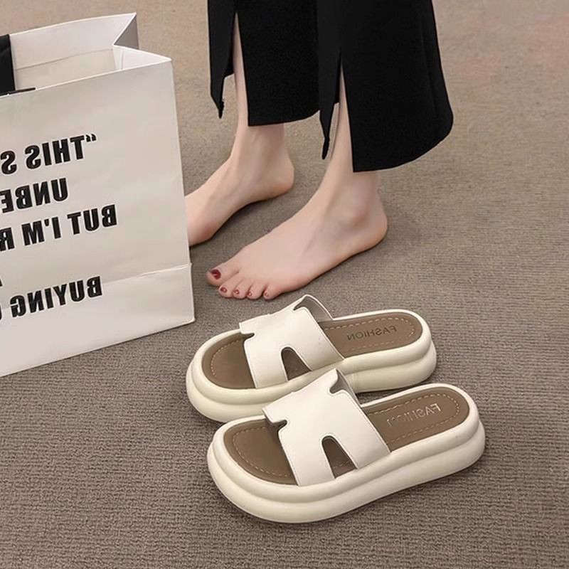 Thick-bottomed One-word Slippers for Women's Summer Wear 2025 New Models with Skirts French Casual Shit-stepping Seaside Beach Sandals