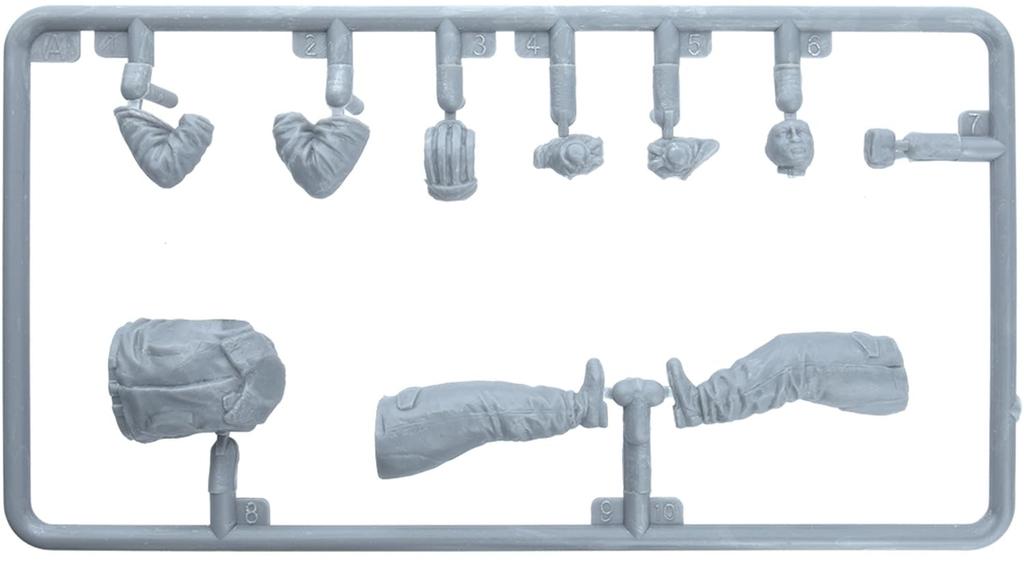 MiniArt Soviet Army Tank Soldier Wearing Winter Wearing Gear 4 Pieces Plastic Model MA37063 1/35 1970-1980s