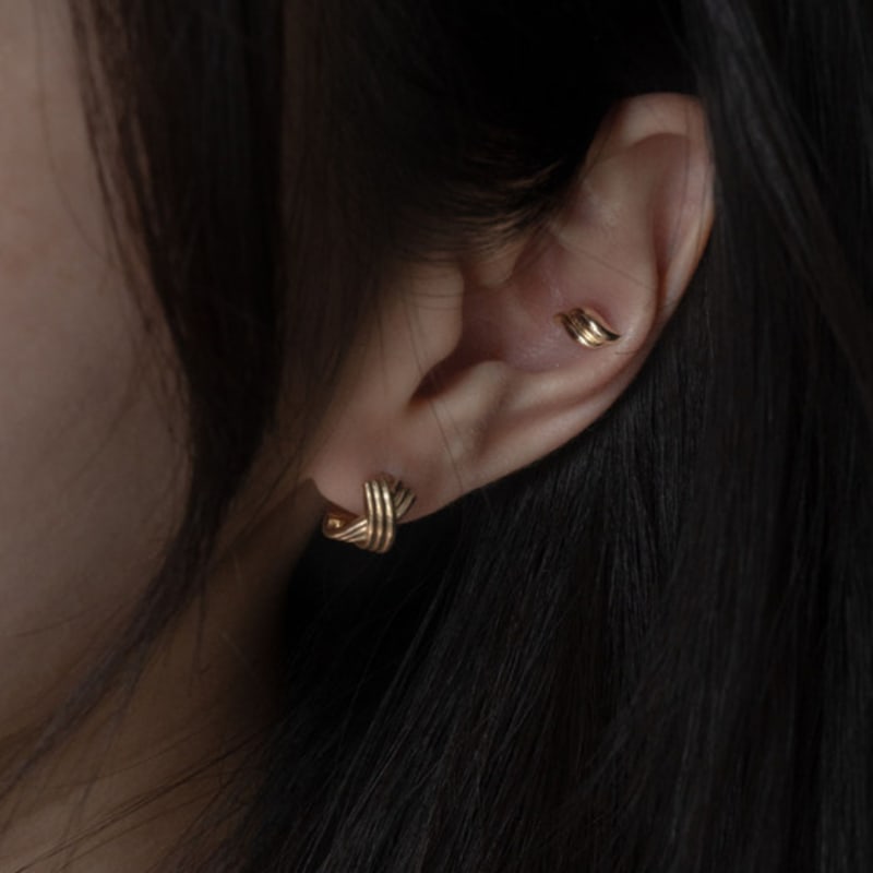 Youngglow 14k Bold Shell Wave Piercing