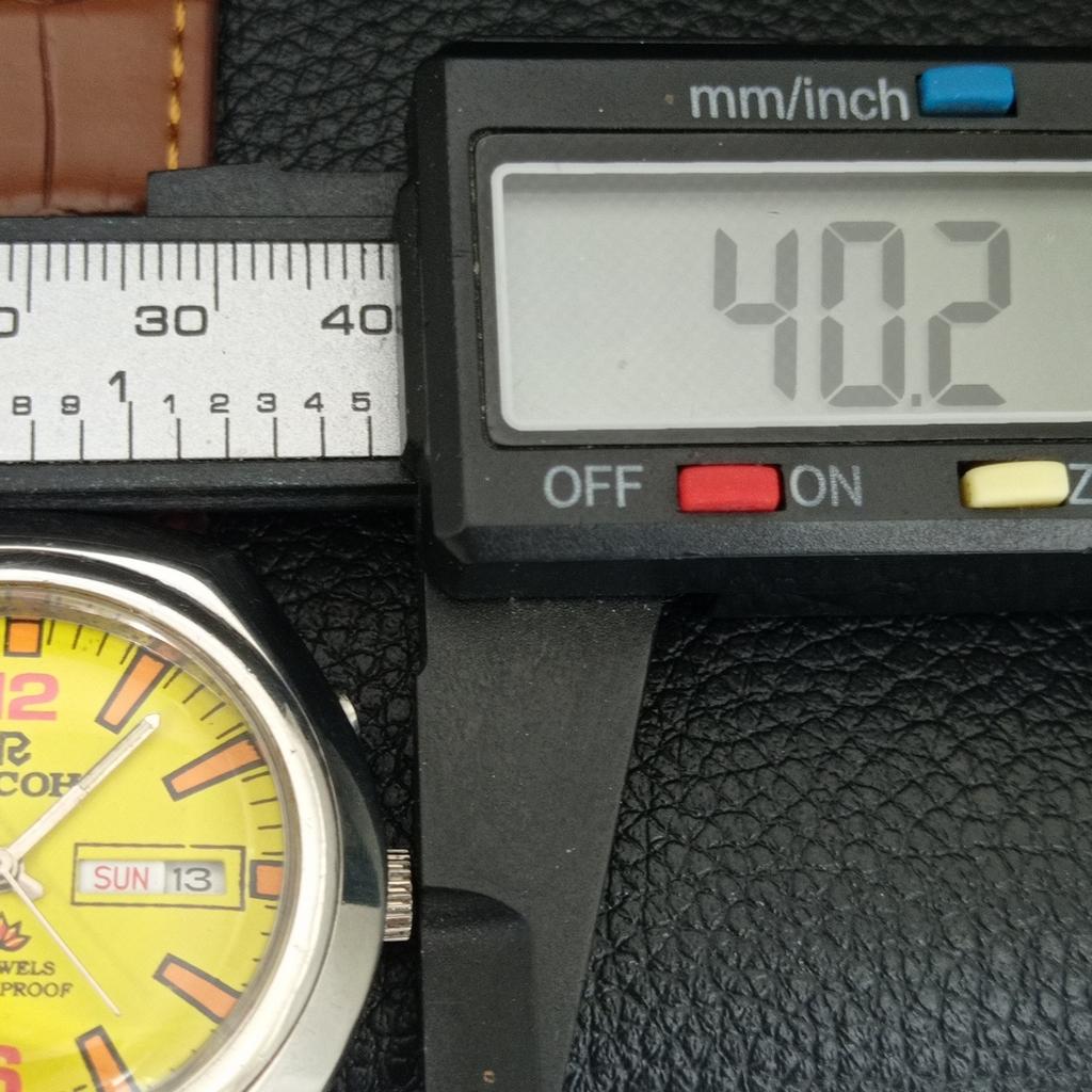 Ricoh R31 AUTOMATIC VINTAGE JAPAN MENS YELLOW COLOR DIAL WATCH A707706-1