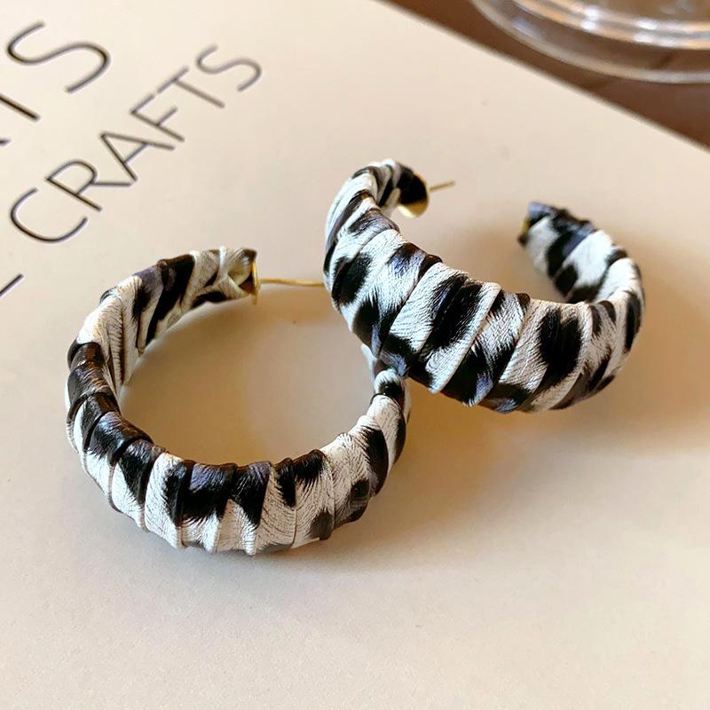 Retro Hong Kong Style Silver Needle Leopard Print Circle Earrings Light Luxury High-end Temperament Earrings Niche Earrings Women