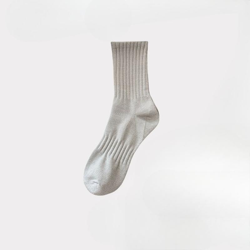 Men's Spring and Autumn Solid-color Comfortable and Versatile Sports Student Mid Calf Cotton Socks