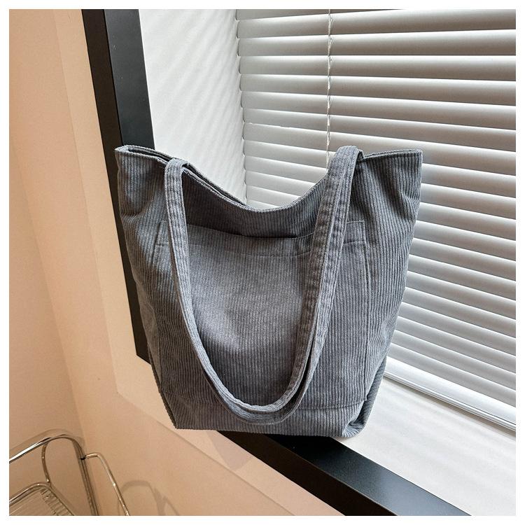 

Велика місткість, модна осінь і зима, нова суцільна кольорова сумка в корейській версії 2024 року, сумка для відпочинку в іноземному стилі, сумка через плече, сумка-тоут сірий колір