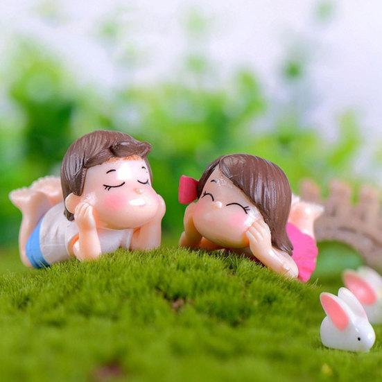 2 stk Cute Lovers Boy Girl liggende foran Miniatyrhage Bonsai dukkehus dekor
