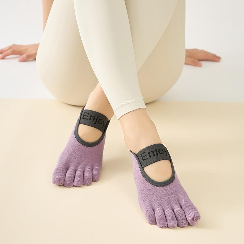 

Professional Non-Slip Yoga Socks Women S Short Tube Sports Invisible Boat Socks Pilates Sweat-Absorbing Breathable Split-Toe Socks One Size темно-фиолетового