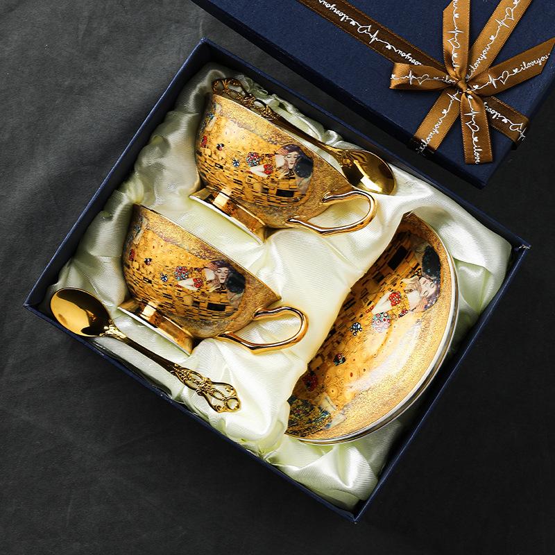 

Европейская кофейная чашка блюдце костяной фарфор подарочный набор высокой ценности подарок керамическая чашка чайный сервиз послеполуденная чайная чашка подарок