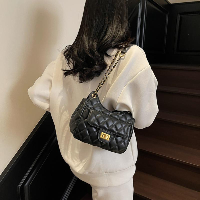 Xiaoxiangfeng rhombus chain shoulder bag 2025 spring and summer new temperament milf style Internet celebrity trend messenger bucket bag