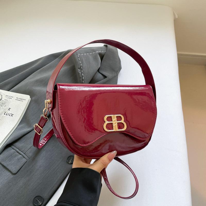 2025 new high-end sense popular underarm women's bag sense foreign style chain bag niche single shoulder crossbody versatile saddle bag