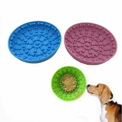 Slow Food-Näpfe für Haustiere. Katzen und Hunde fressen aus lebensmittelechtem Silikon in Slow Food-Näpfen mit Saugnäpfen.