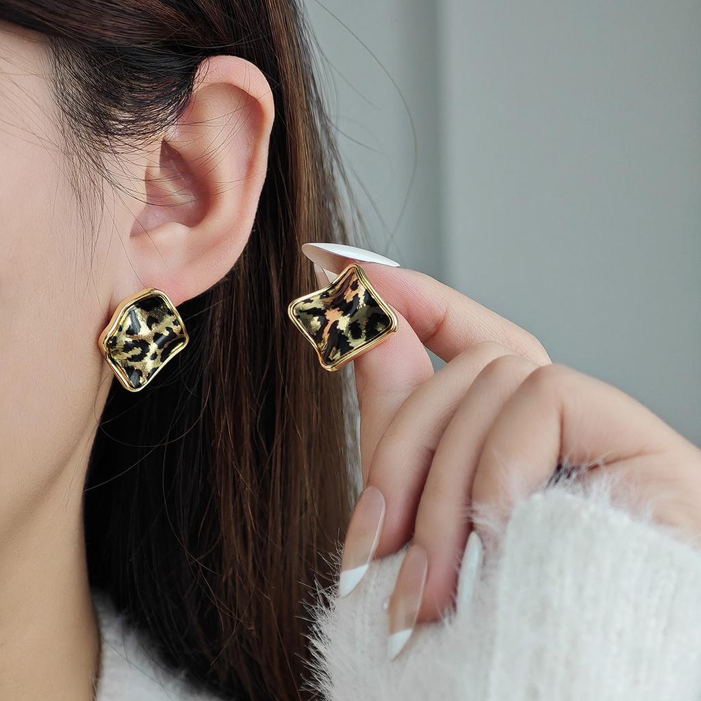 Retro Gold Irregular Leopard Print Square Wave Stud Earrings Light Luxury High-End Autumn And Winter Spice Girl Earrings