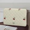 Capa para Laptop e Tablet Estilo Coreano Cereja para Mulheres - Serve para 13,3", 14", 15"
