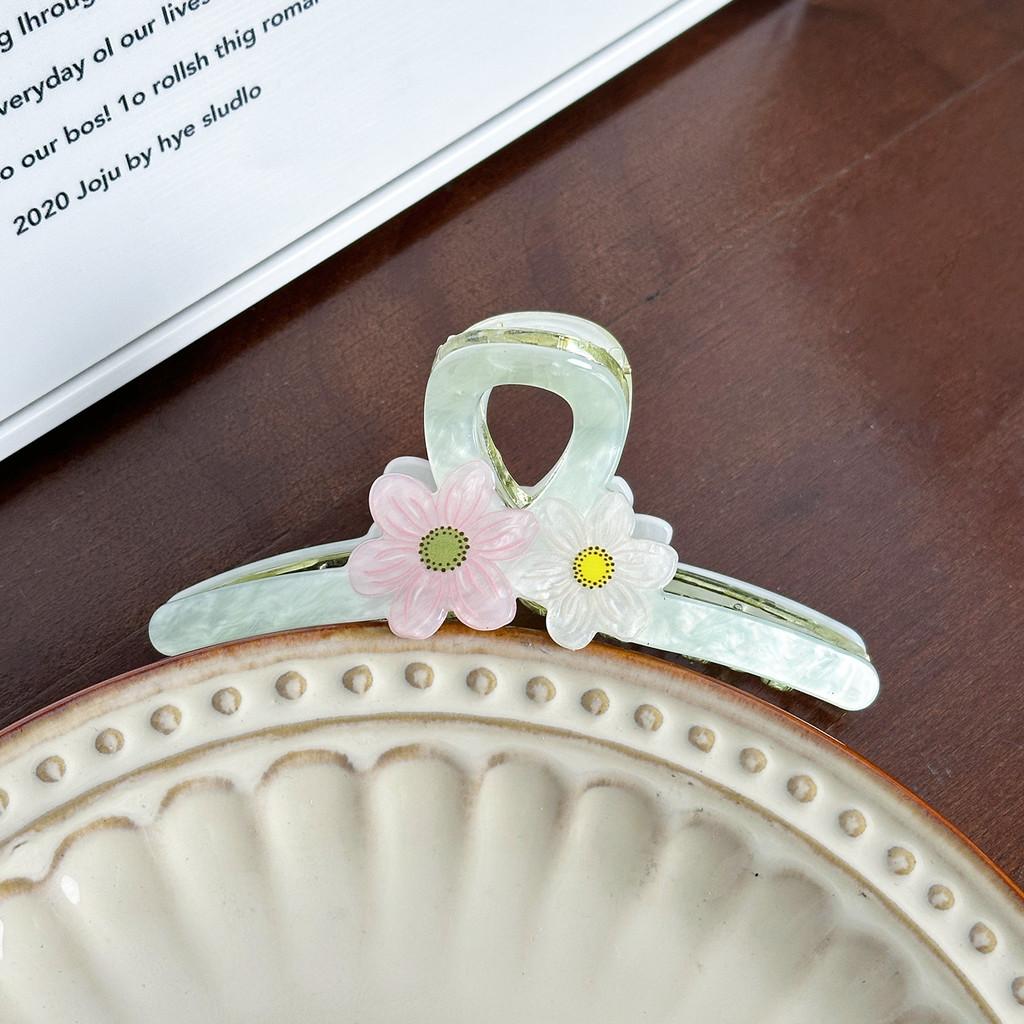 Color Charming Candy Flower Hair Clutch Clip Versatile Accessory For Use Everyday