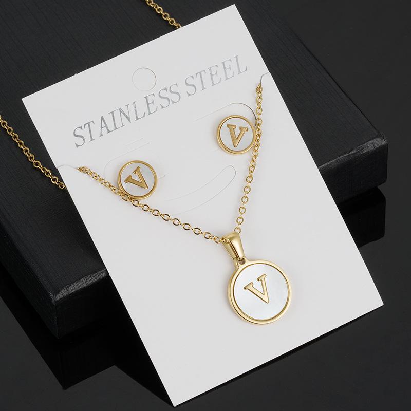 18K Gold-Plated Stainless Steel Alphabet Necklace Set: Cross-Border Women’s 26-Letter Round Shell Pendant