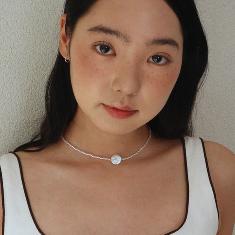 Less is more Coin Pearl Necklace