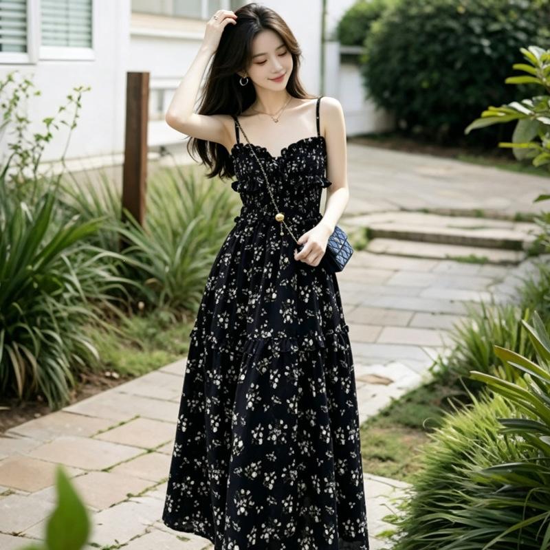 Gentle wind coffee break French black floral suspender dress with skirt, early spring new split-ended long dress