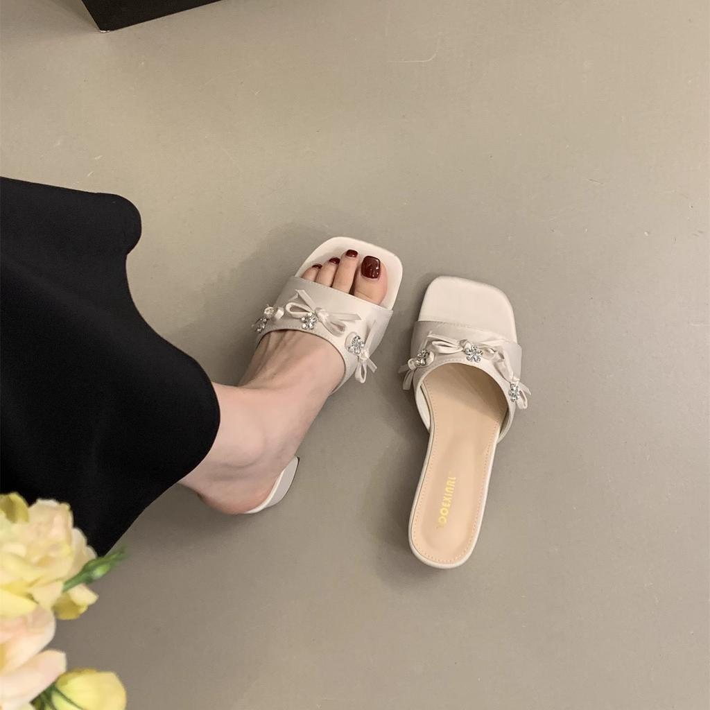 French Medium Heel Open-toed Cool Slippers Outer Wear Women's Shoes 2025 New Summer Rhinestone Bow Thick Heel One-word Drag