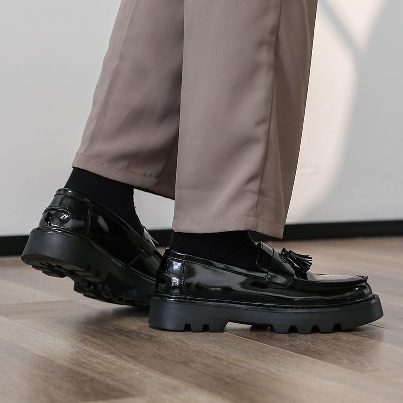 Brand New Slip-On Thick Soled Casual Leather Shoe Korean Style Fashion Round Head Handmade Leather Fringe Lazy Loafers Men Shoes