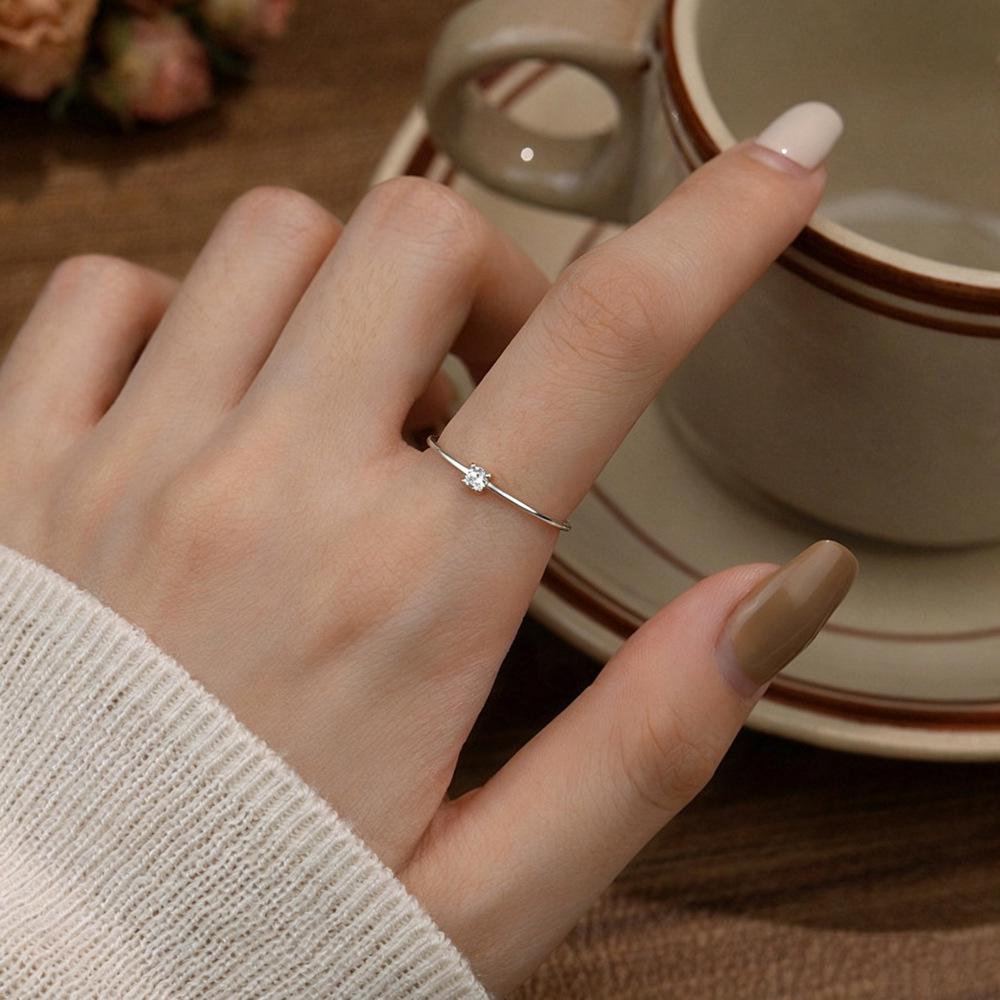 Xiaohongshu Single Diamond Index Finger Ring: Luxurious Thin Stacking Zircon Band, Perfect Gift for Girlfriend