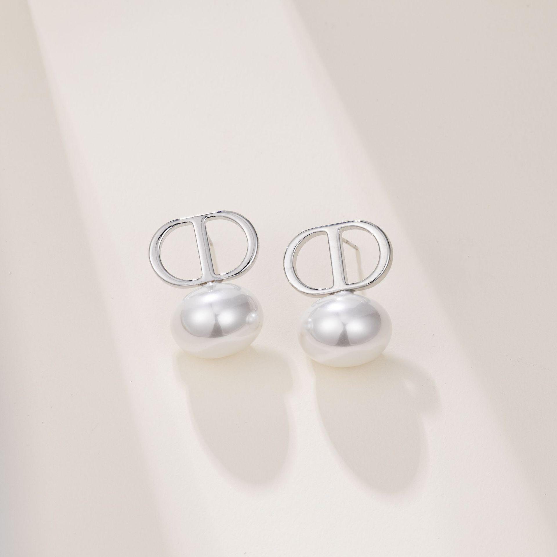 

Серьги с жемчугом «Пиг Нос» из золота с медным покрытием и иглой из серебра 925 пробы — легкая роскошь для женщин TE01495