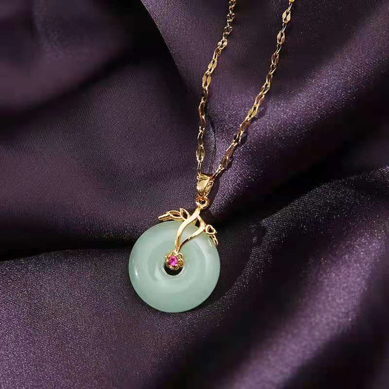 Small Flower Blessing Buckle Necklace, Fresh And High Imitation Chalcedony Does Not Fade, Versatile Temperament