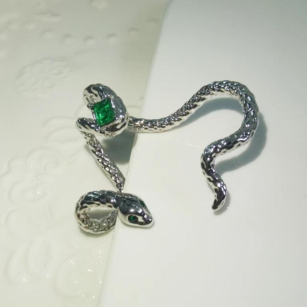 Snake-Shaped Ear Cuff: High-End, No Piercing, Japanese & Korean Style Ear Clip Jewelry for Women