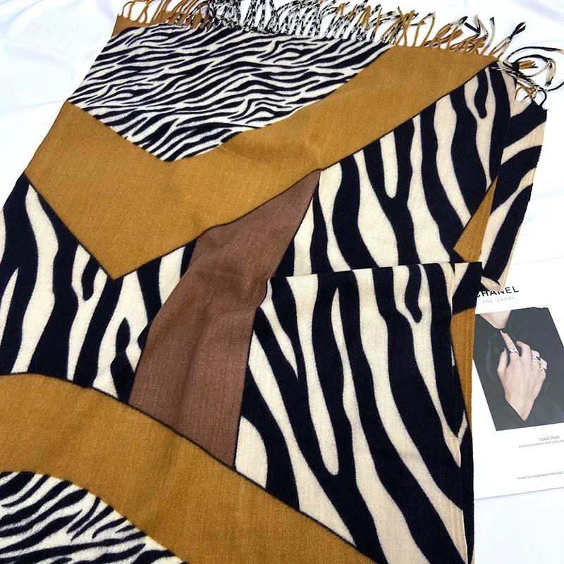 Damen Europäischer und Amerikanischer Stil Kamelmuster Doppelseitiger Druck Warmer Fransen-Schal Herbst und Winter Warmer Halsschal Wer