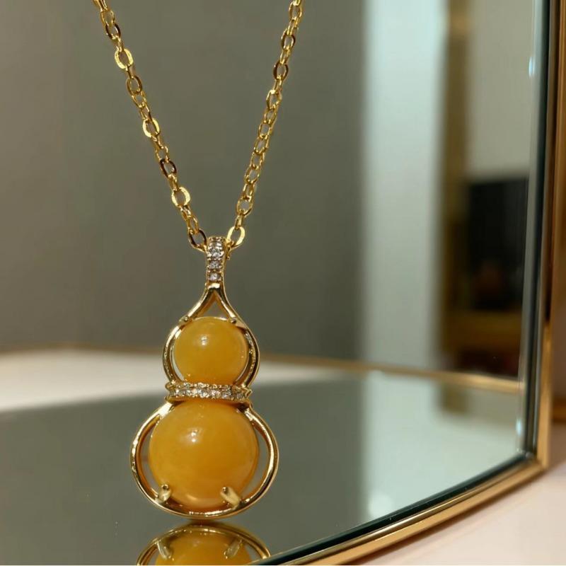 Colar de Pedra Vermelha em Forma de Cabaça Design Moderno Gargantilha Feminina de Luxo Leve Corrente para Clavícula Micro-Incustada