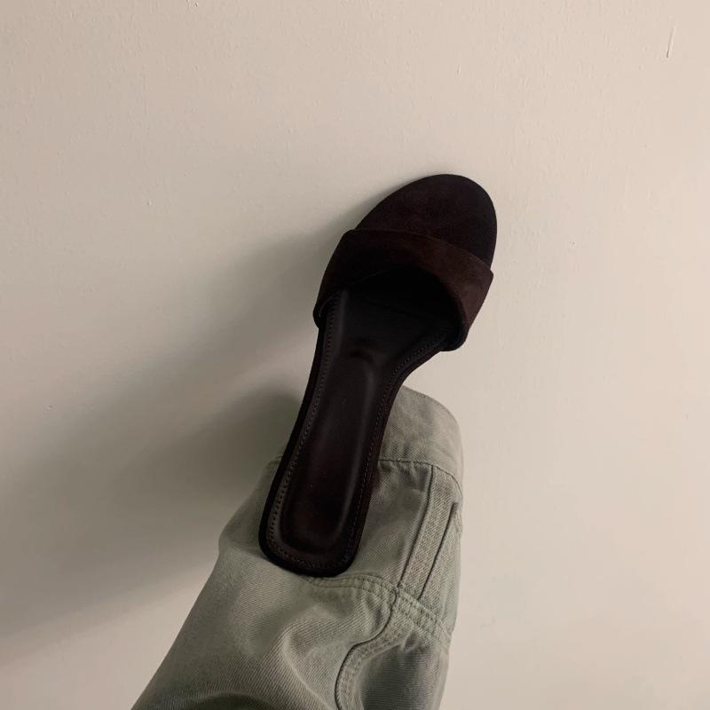 

Walking dopamine! White lemon yellow open-toed slope heel 2025 summer new one-word drag low-heeled commuter sandals 41 чорний