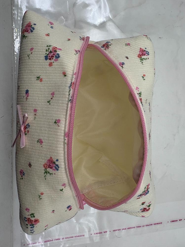 1 Piece Ins Fashion Makeup Case Elegant Simplicity Sweet Floral Lipstick Bag Portable Large Capacity Earphone Cable Storage Bag