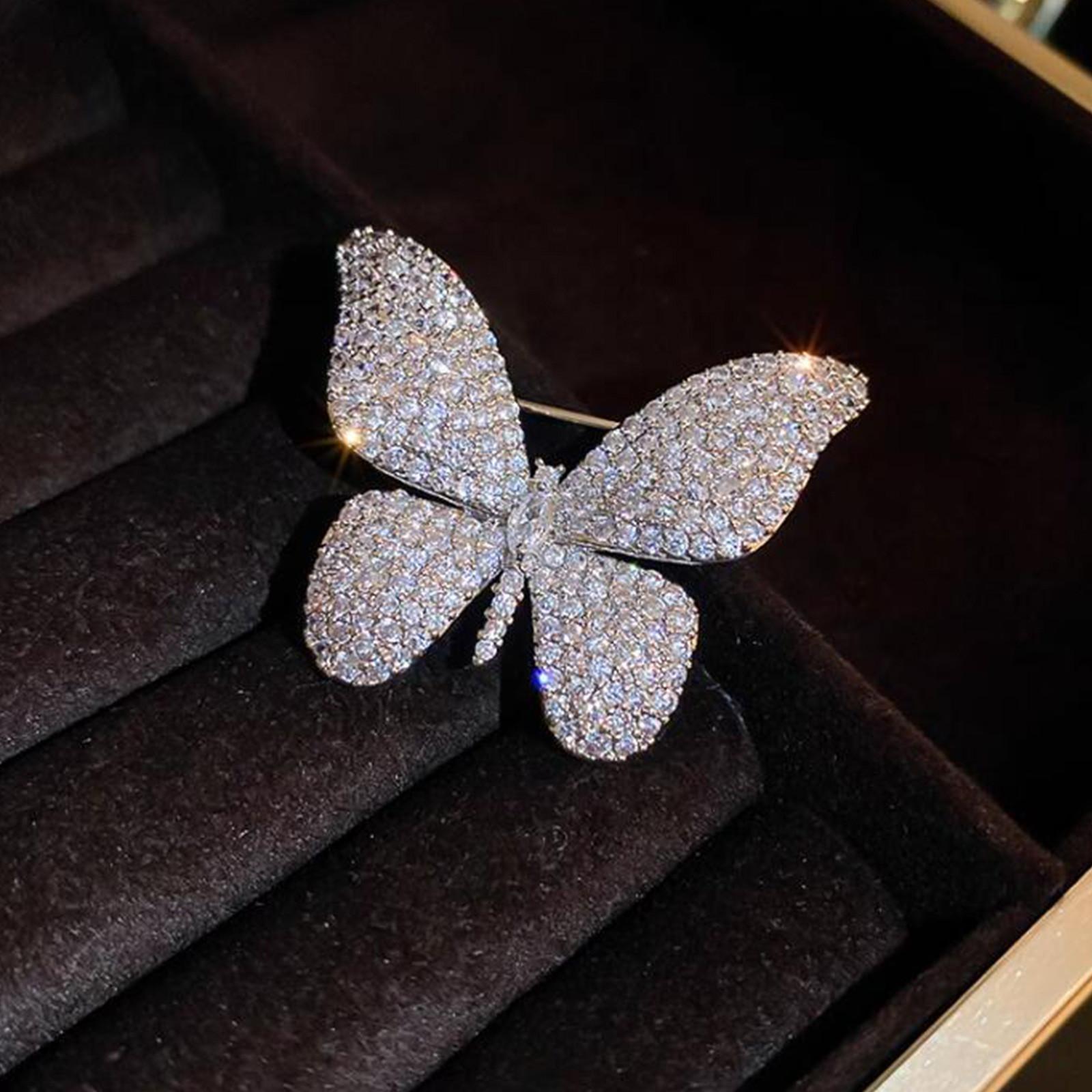 

Брошь-бабочка со сверкающими бриллиантами, женский дизайн, маленькая качественная брошь для костюма, изысканные аксессуары, брошь в виде насекомого One Size серебряный