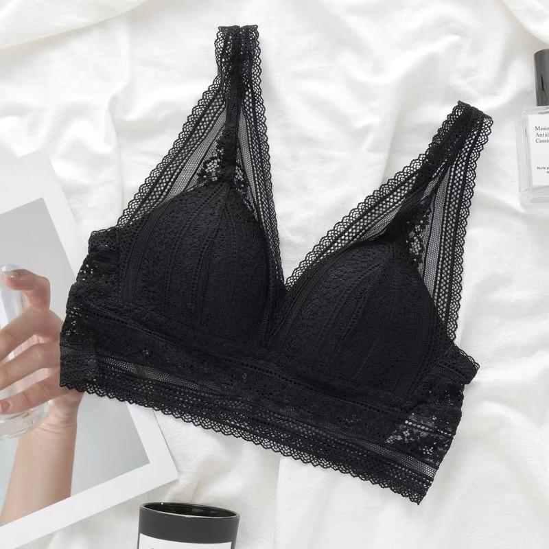 White lace girl bra without steel rim, small chest, flat chest, not empty cup, triangle cup, blue thin underwear.