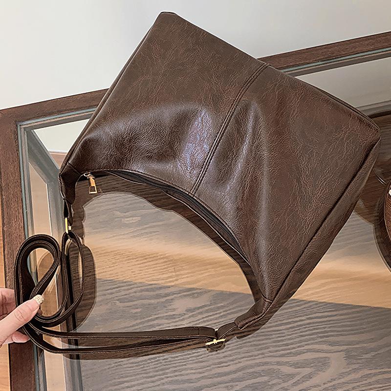 Autumn and Winter Retro Large Capacity Bag for Women New Style Student Commuting Tote Bag Casual Versatile Crossbody Bag