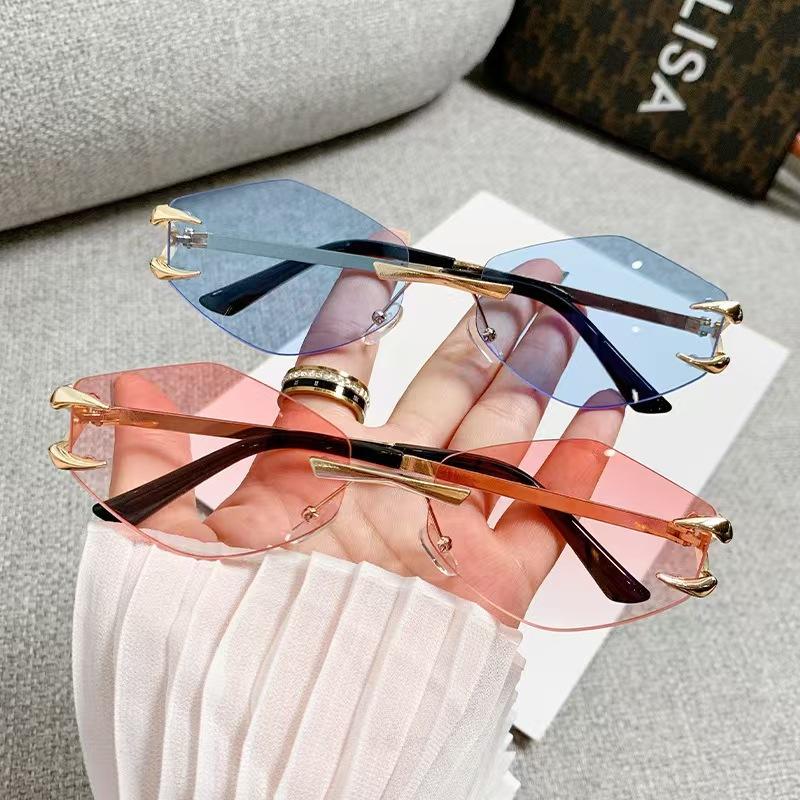 New Vintage Square Sunglasses Women Men Rectangle Sun Glasses Female Frameless Eyewear Oculos De Sol for Male Female Eyeglasses