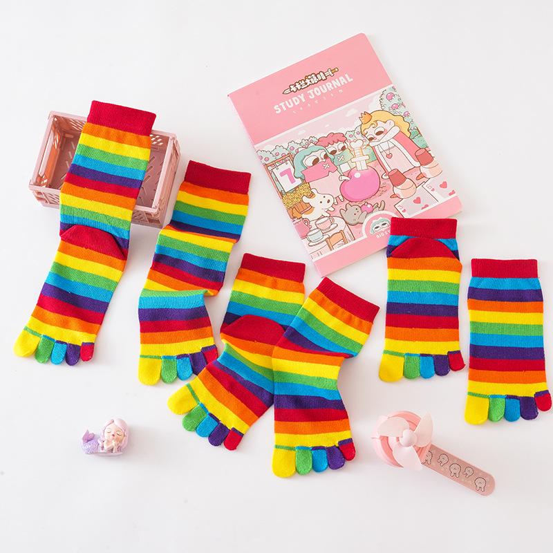 Damen Regenbogen Zehensocken aus Baumwolle: Herbst/Winter Schweißabsorbierend, Warm, Zehensocken mit geteilten Zehen und kurzem Schaft