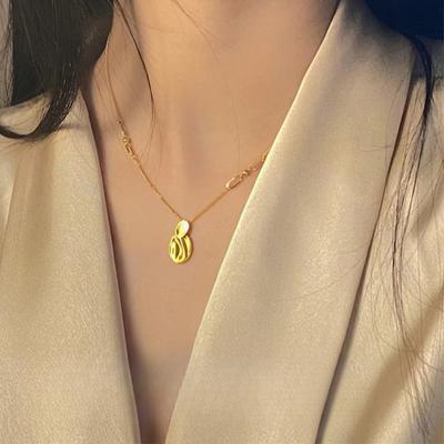 Náhrdelník s přívěskem značky Quicksand pozlacený, niche design, klíční kostní řetízek dámský