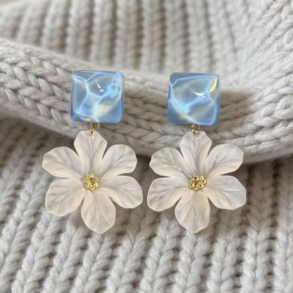White Flower Women's 2026 New Blue Square Summer Small Fresh Temperament Earrings